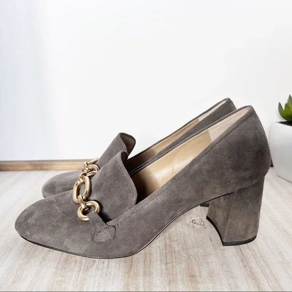 ✖️SOLD✖️•ANN TAYLOR• Gray Suede Cordelia Pumps w/Chain Detail - Picture 5 of 13